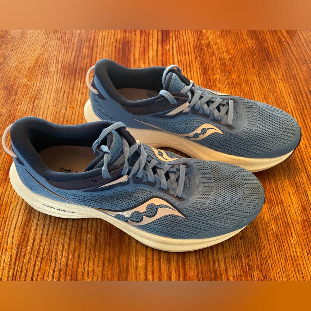 SAUCONY Triumph 21 Womens 9, eur 40.5
